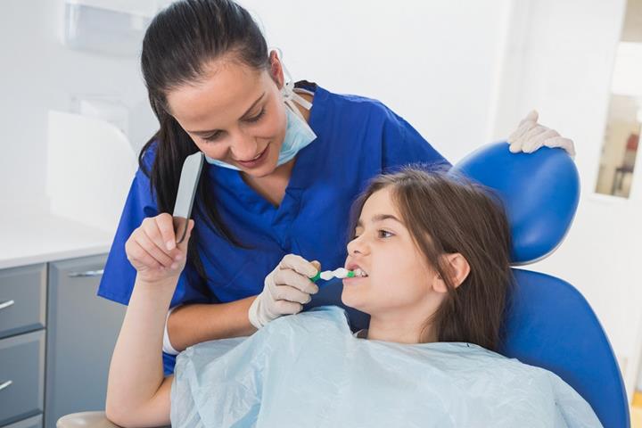 متخصص دندانپزشکی نوجوانان
