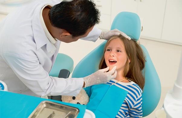 متخصص با تجربه دندانپزشکی اطفال