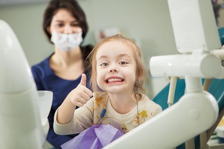 چگونه کودک خود را به دندانپزشک اطفال ببریم؟