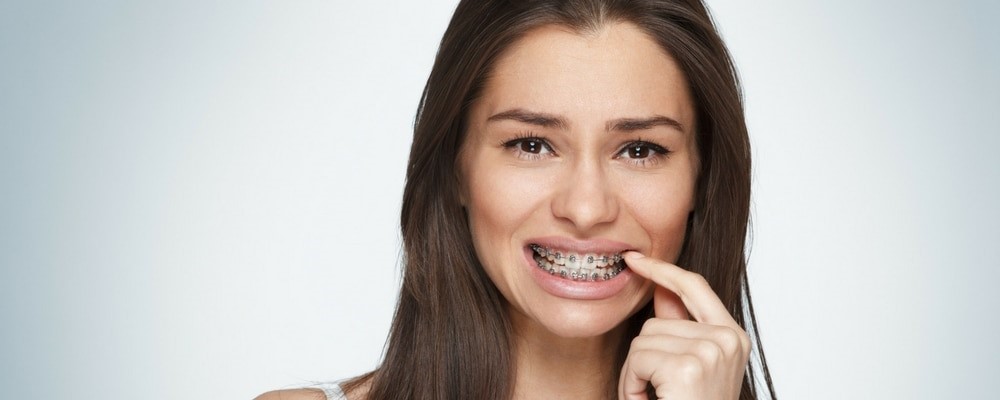 درد ناشی از فشار سیم کشی ارتودنسی دندان