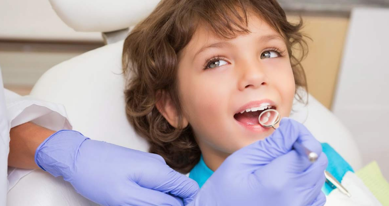 زمان مراجعه به دندانپزشکی اطفال